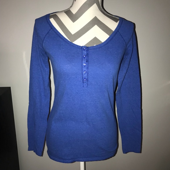 ⬇️$16 Aerie Long Sleeve T-shirt with Buttons - Picture 2 of 6